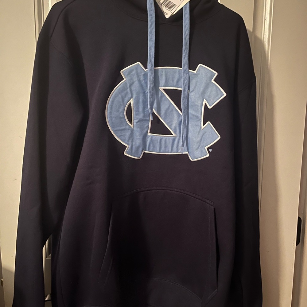 NC Tarheel Men's large Navy Hoodie with front pocket NWT
